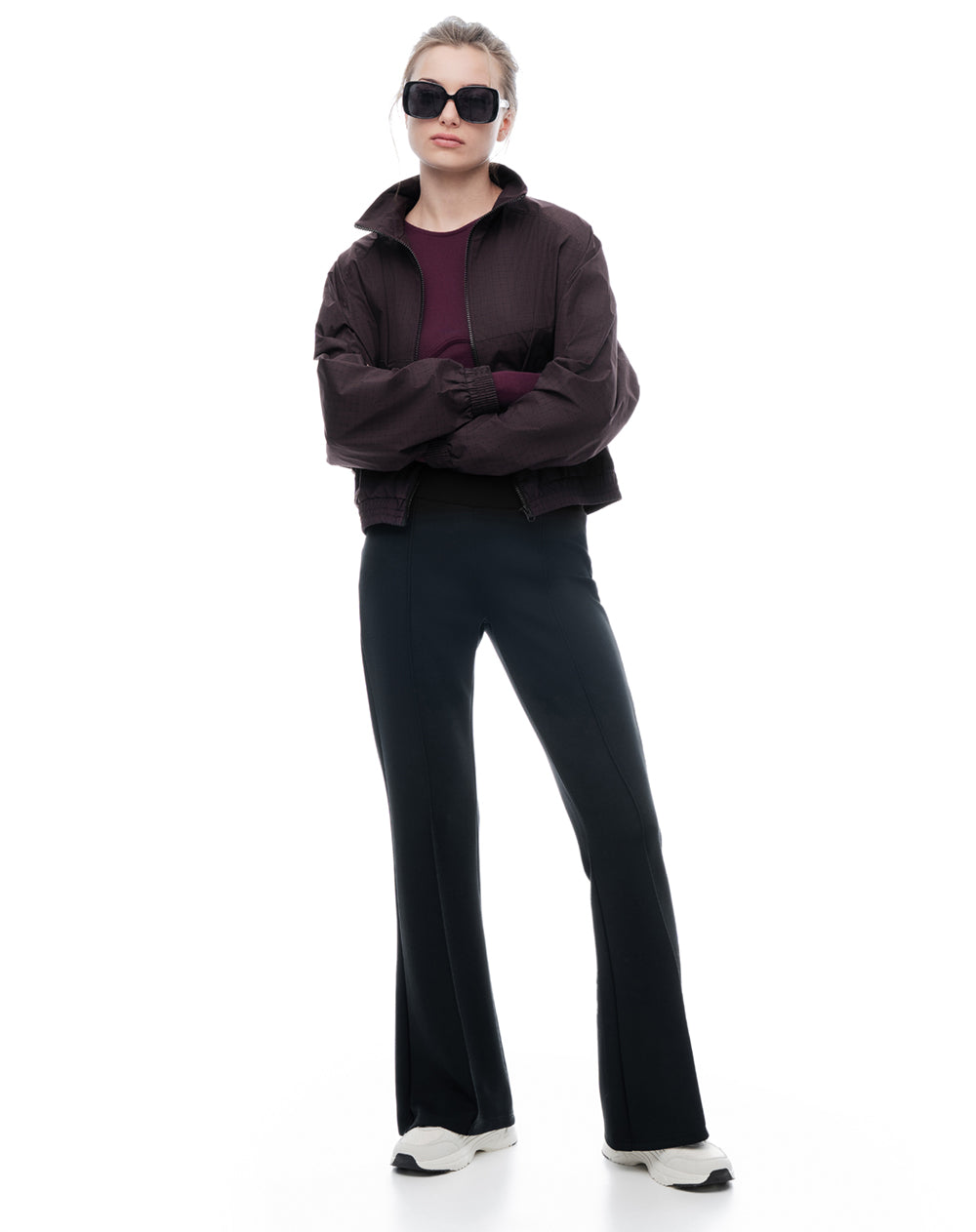 Pantalón tiro medio bota campana negro mujer