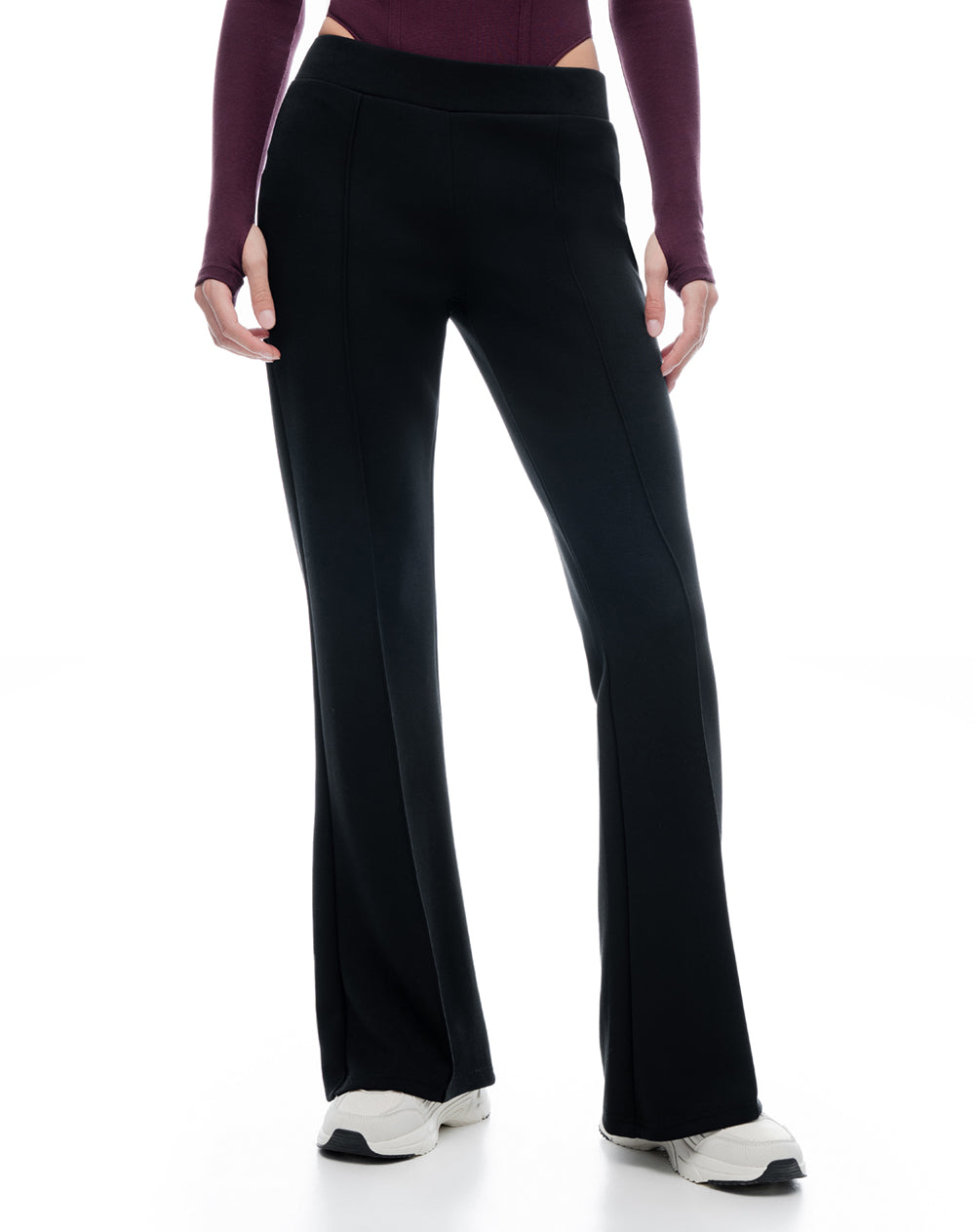 Pantalón tiro medio bota campana negro mujer
