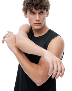Camisilla deportiva antibacterial negra hombre