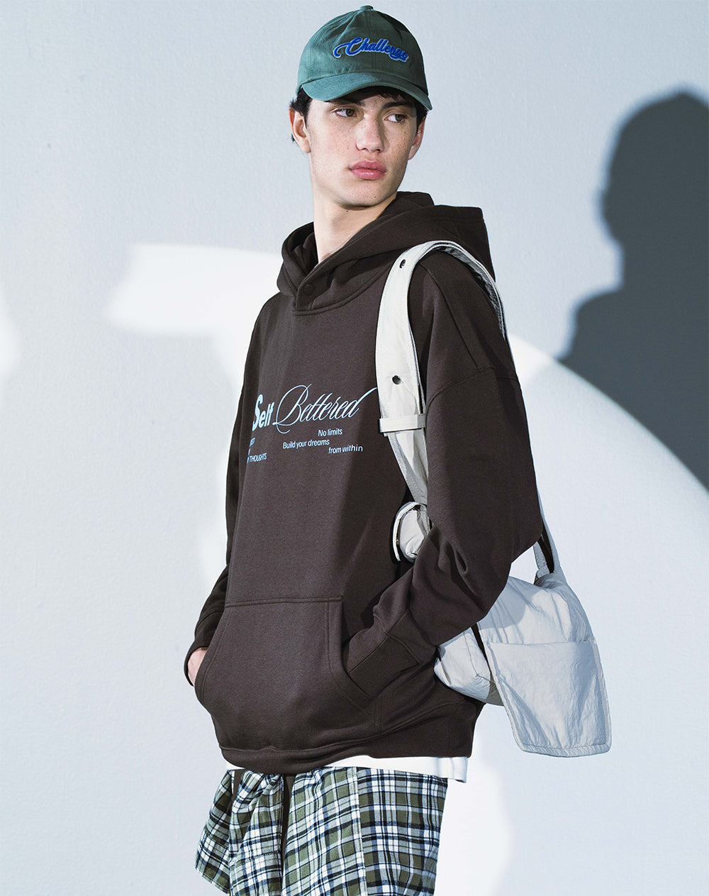 Buzo tipo hoddie chocolate hombre