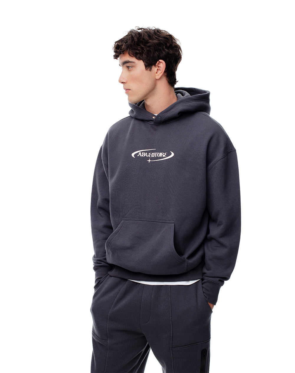 Buzo tipo hoddie gris hombre