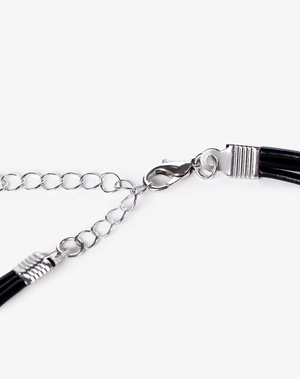 Collar tipo cordón negro