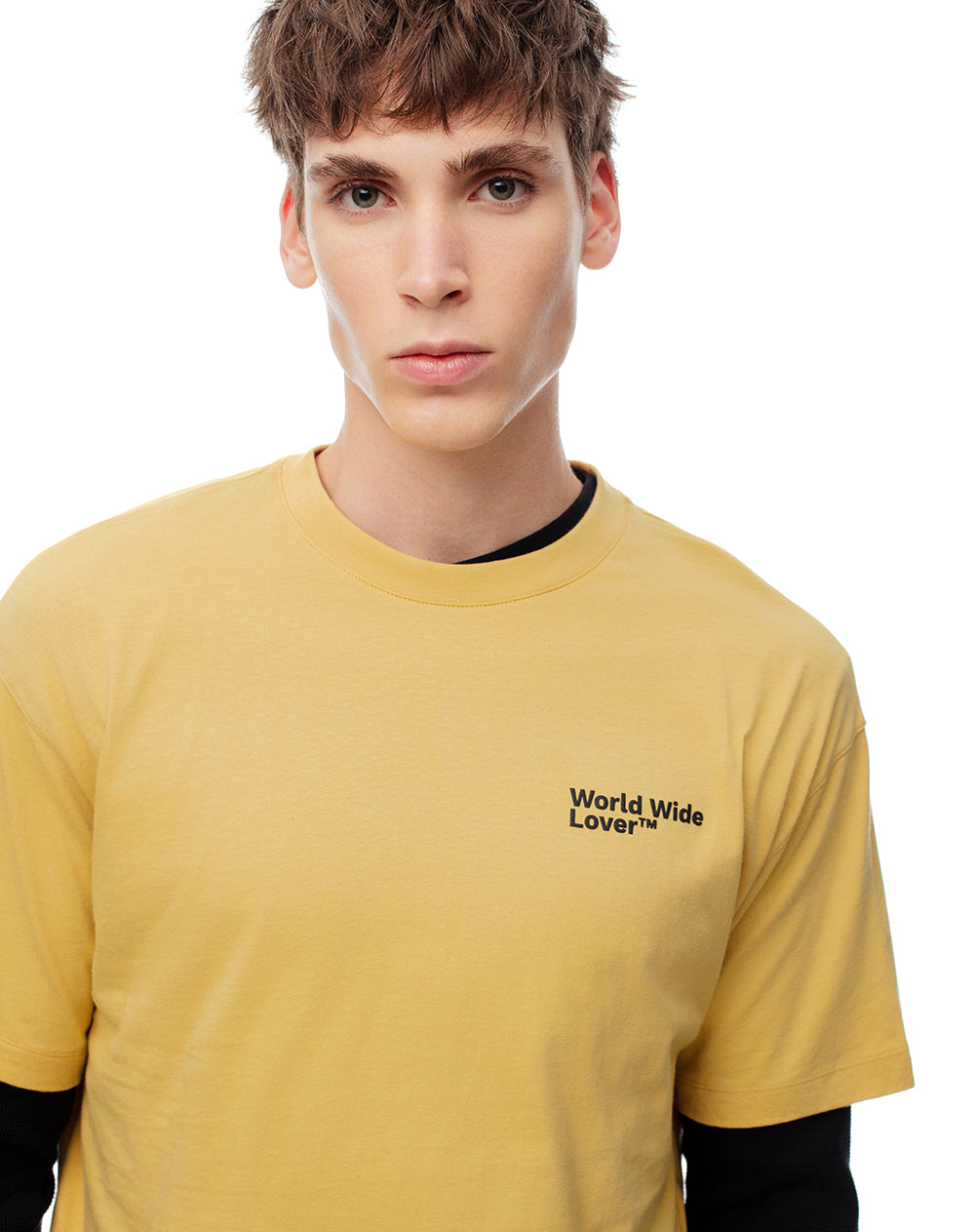 Camiseta regular fit manga corta amarilla