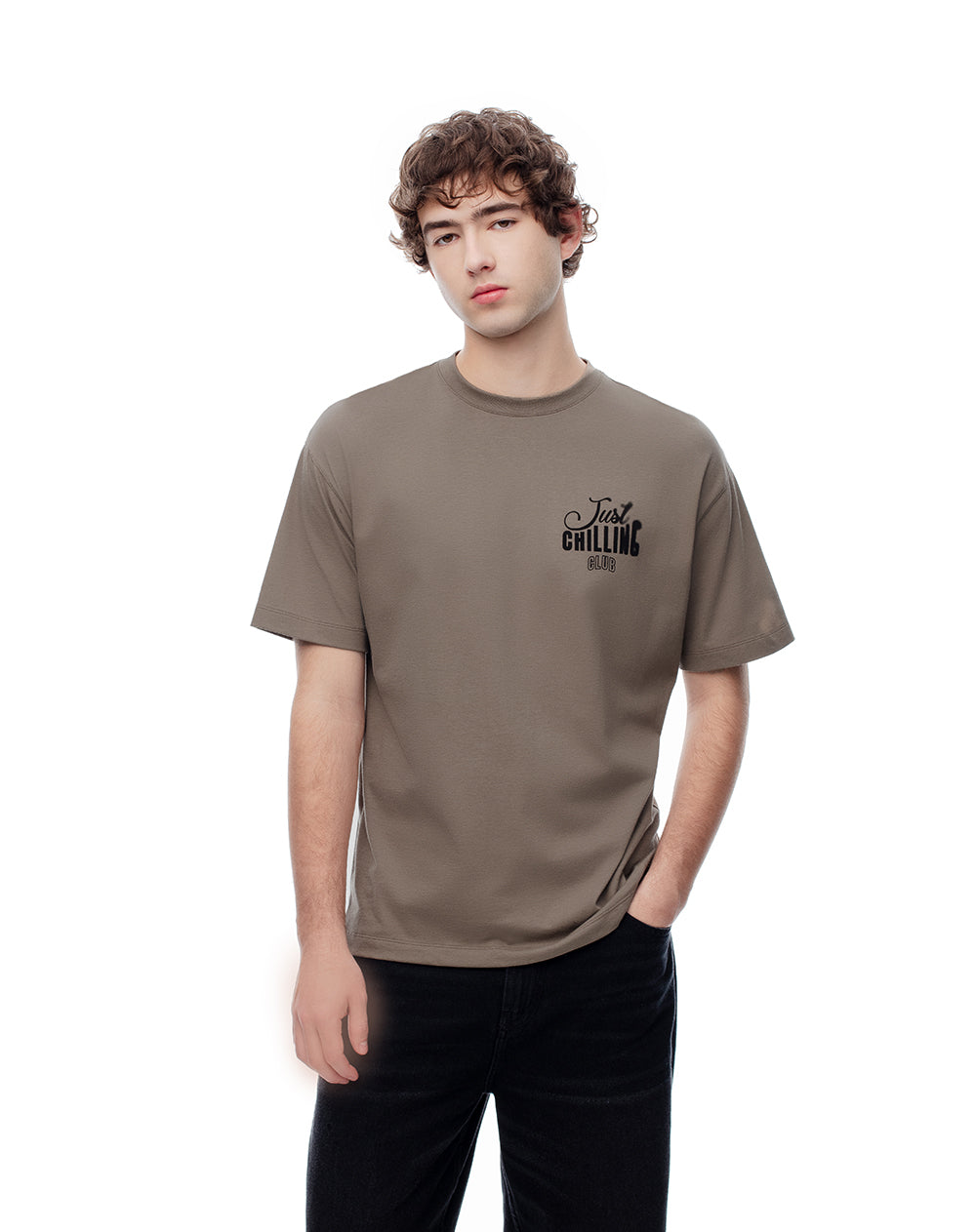 Camiseta regular algodón café estampada hombre