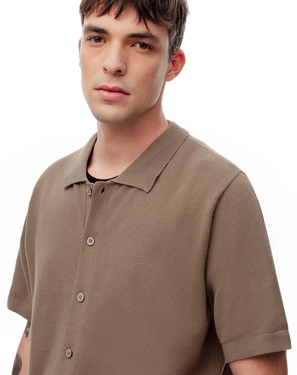 Camisa manga corta regular tejida algodón café hombre