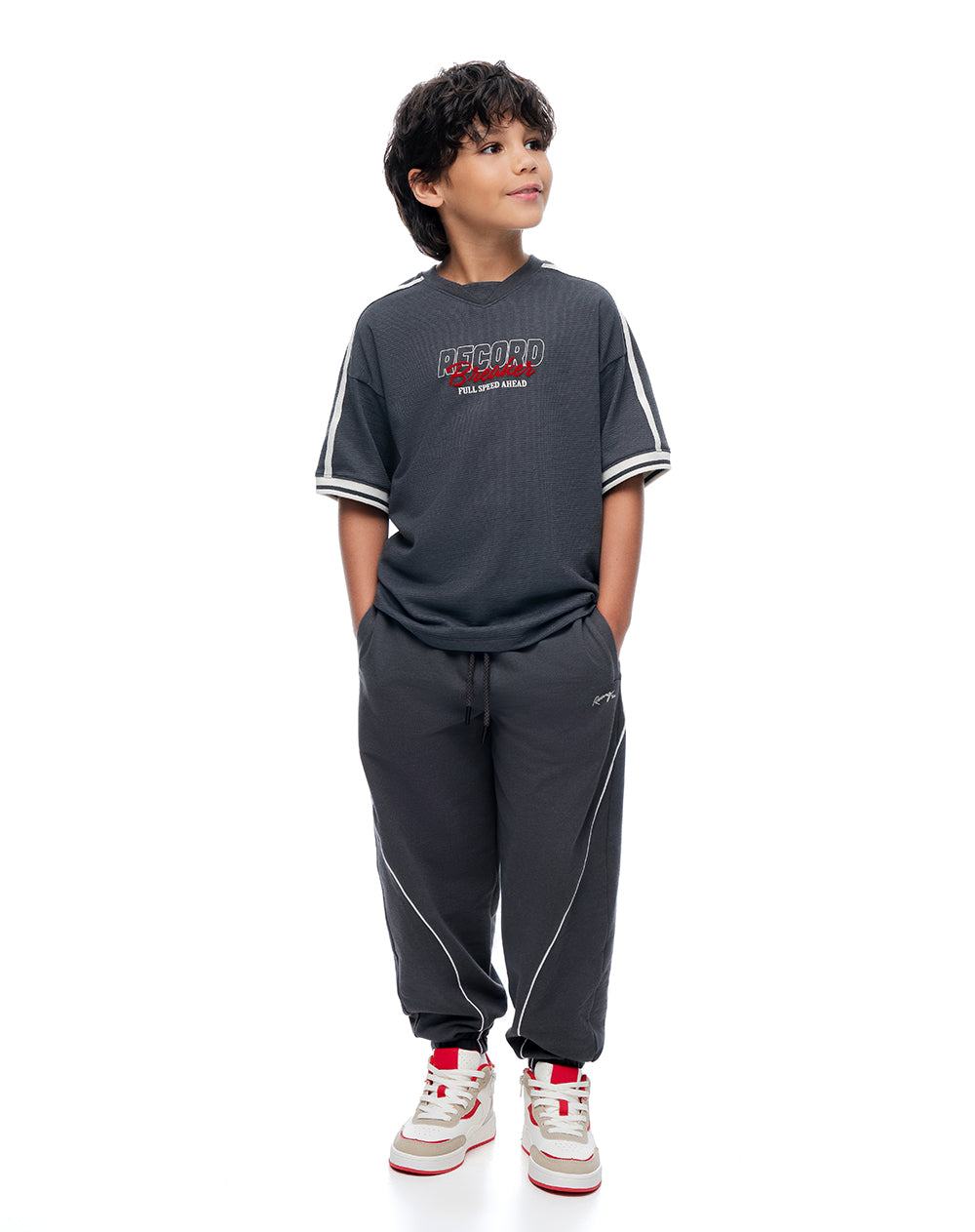 Jogger regular tiro medio gris niño