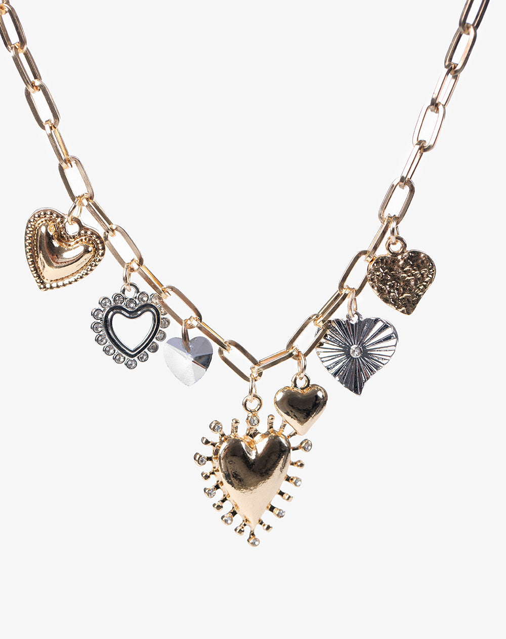 Collar con dijes dorado