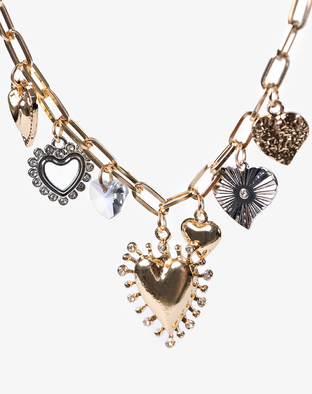 Collar con dijes dorado