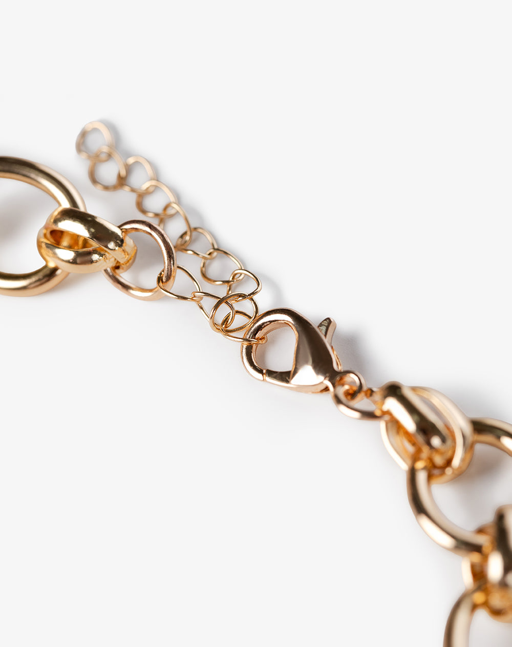 Collar con dijes dorado