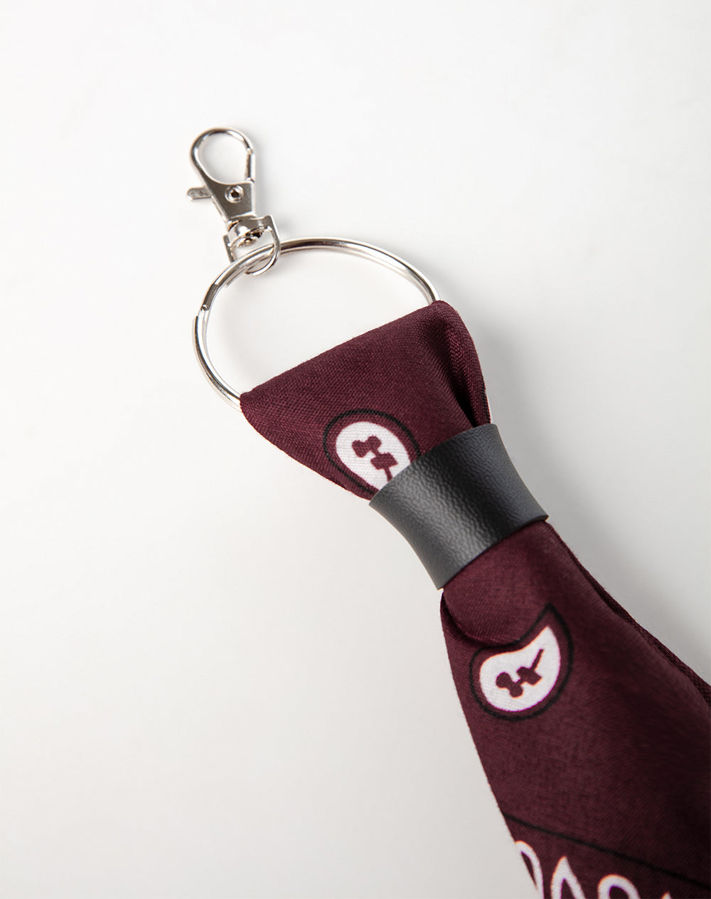 Llavero charm pañoleta vino tinto