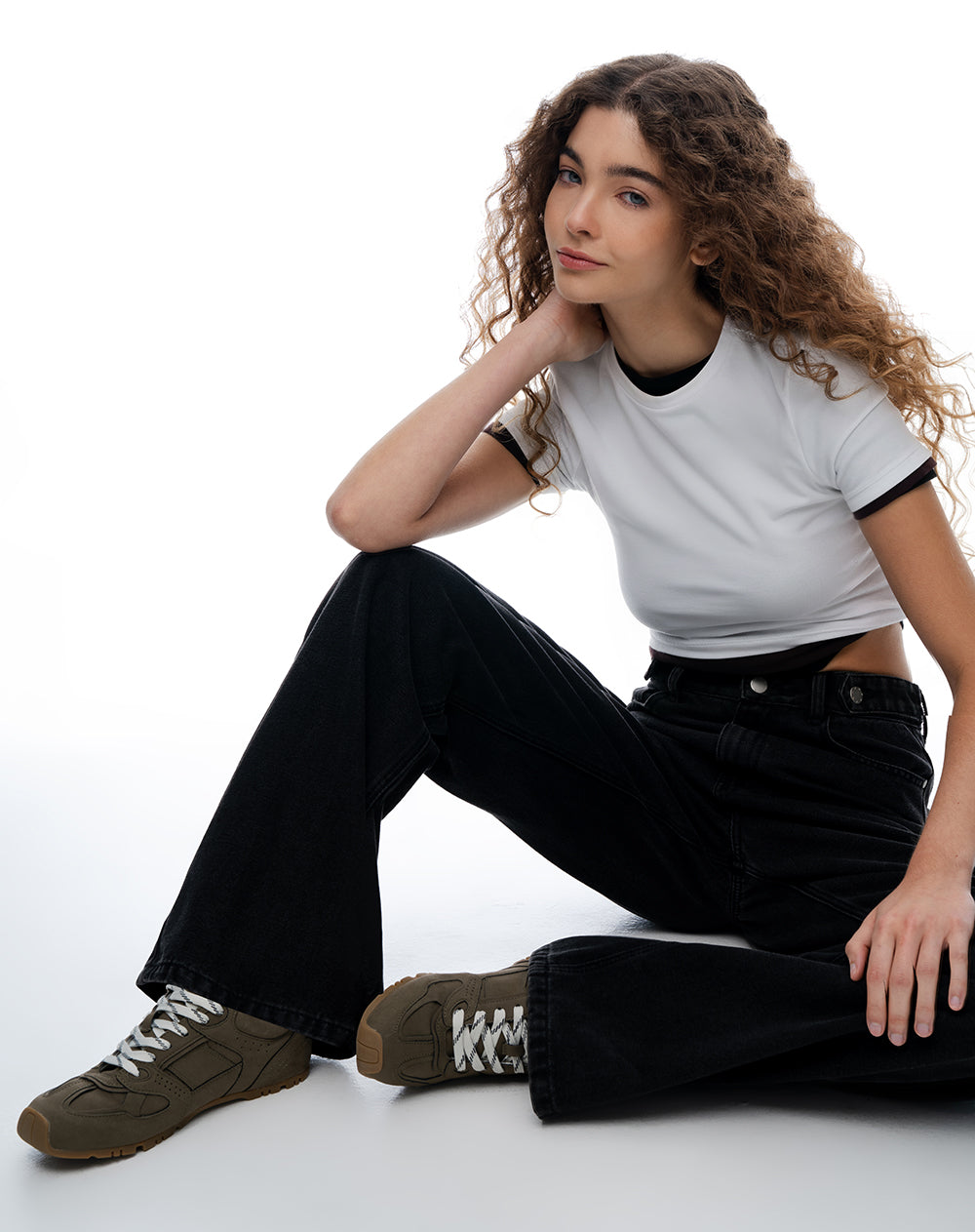 Tenis casuales tipo gamuza café mujer