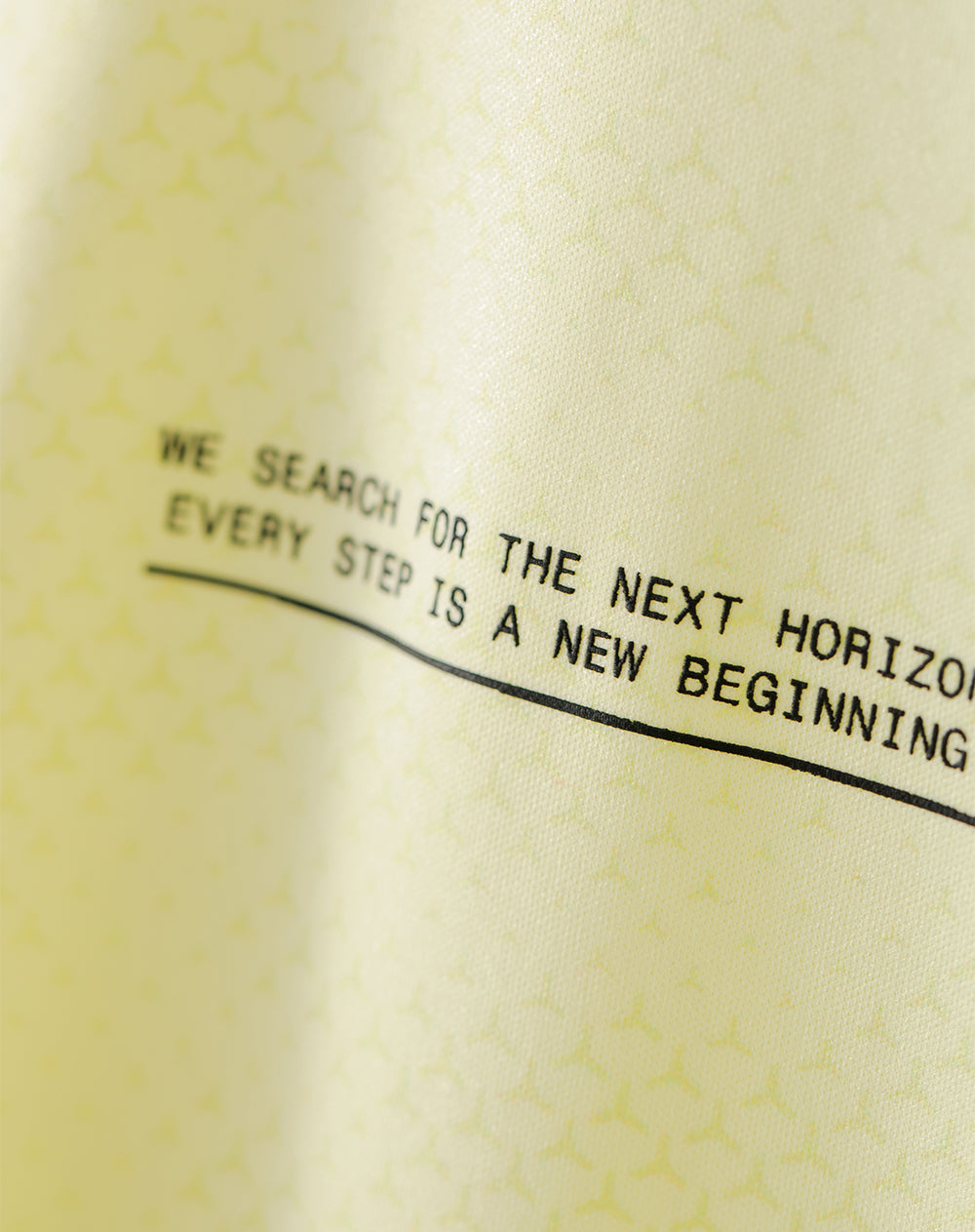 Camiseta deportiva control humedad amarillo hombre