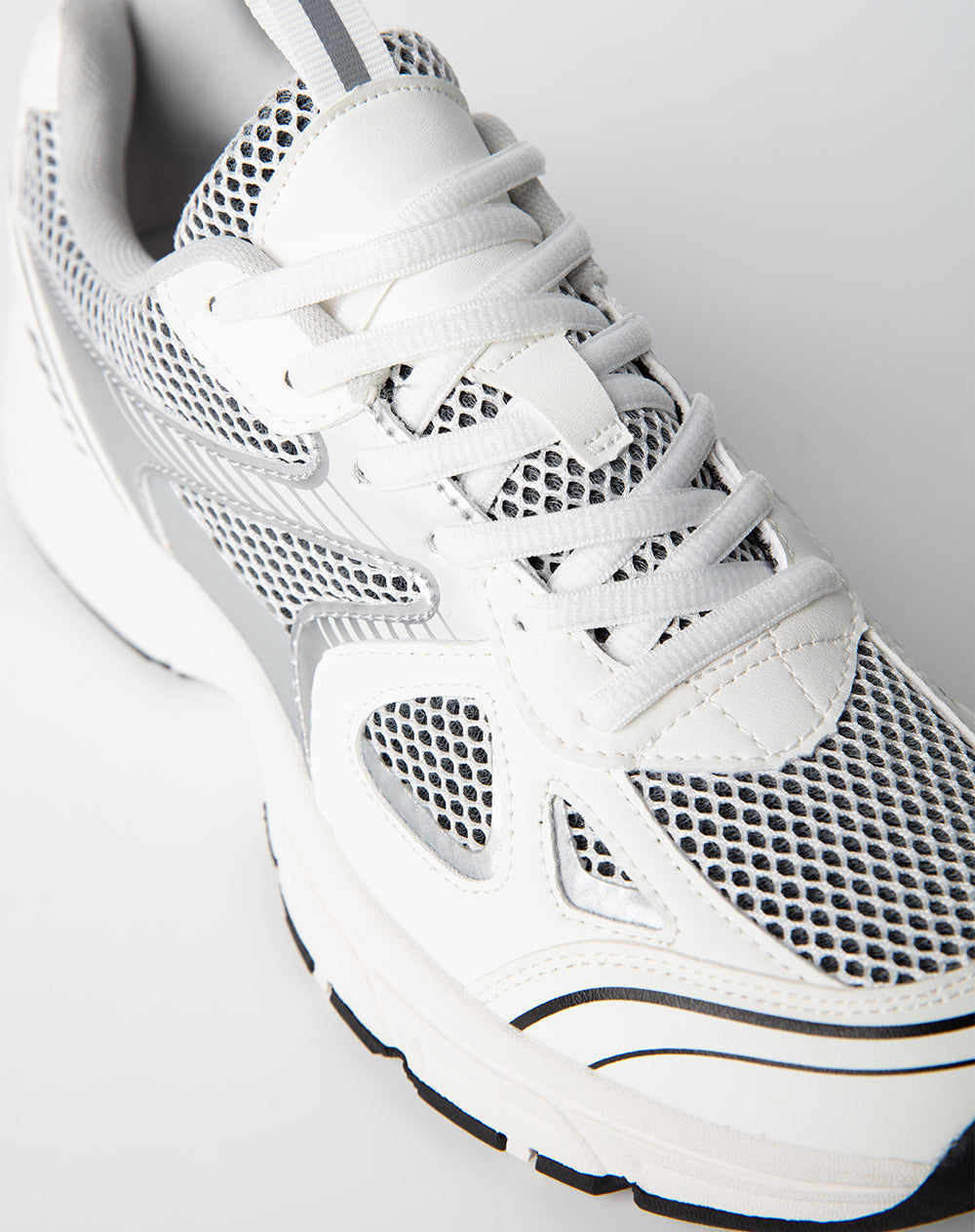 Tenis retro tipo runner blancos mujer