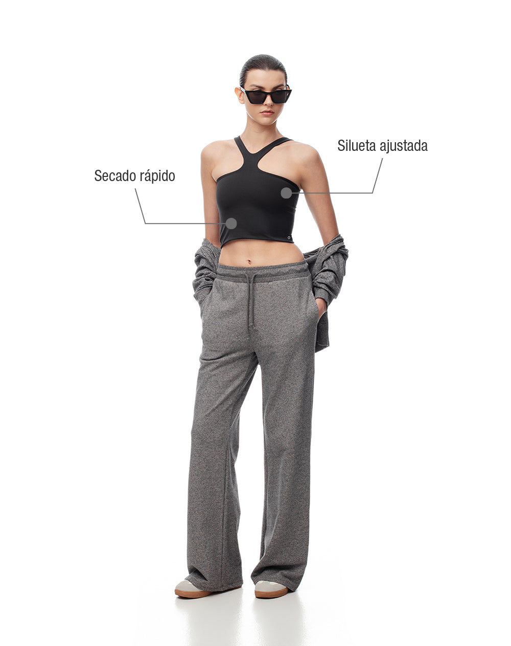 Crop top deportivo secado rápido uso 2 en 1 negra mujer