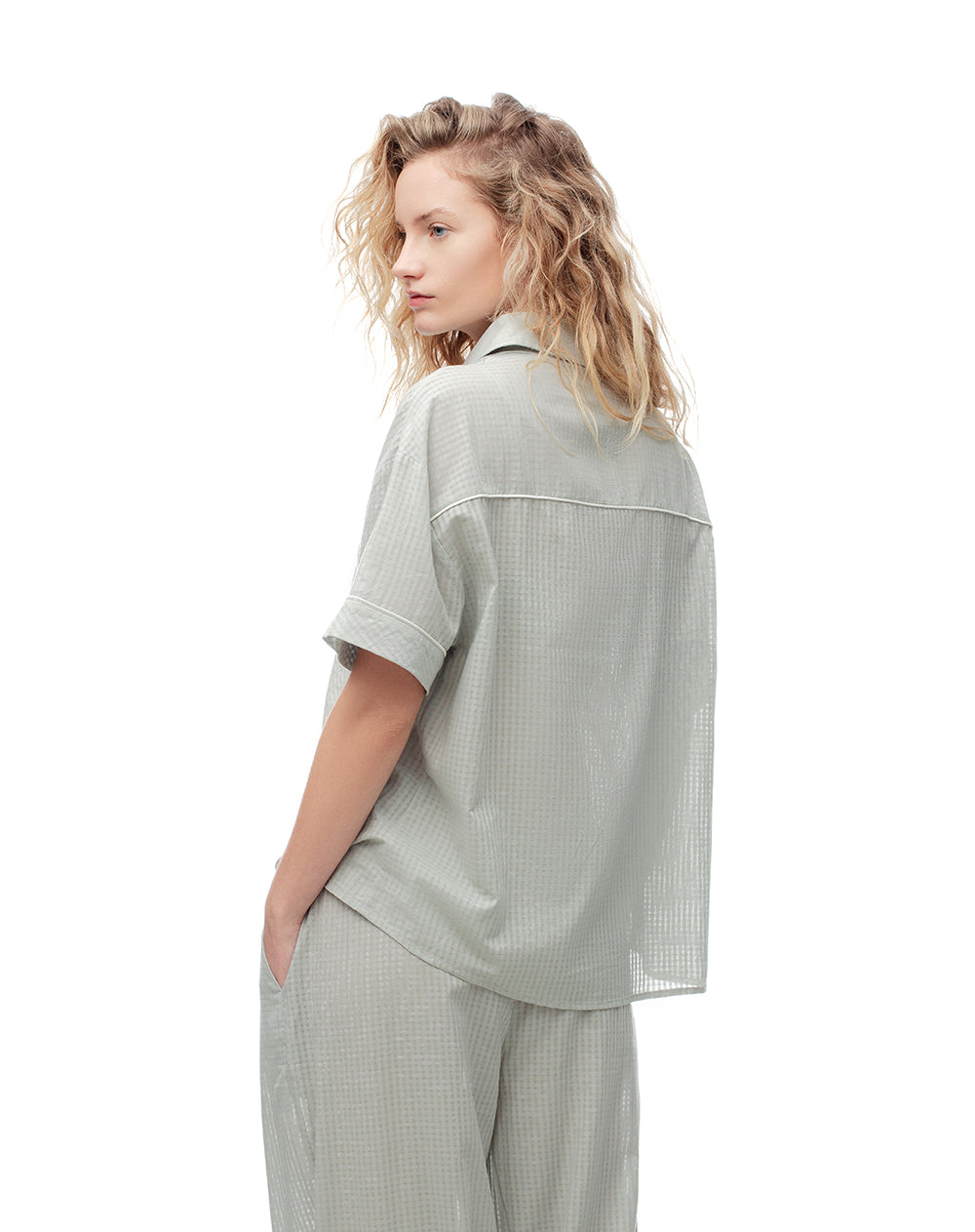 Camisa relaxed fit manga larga verde