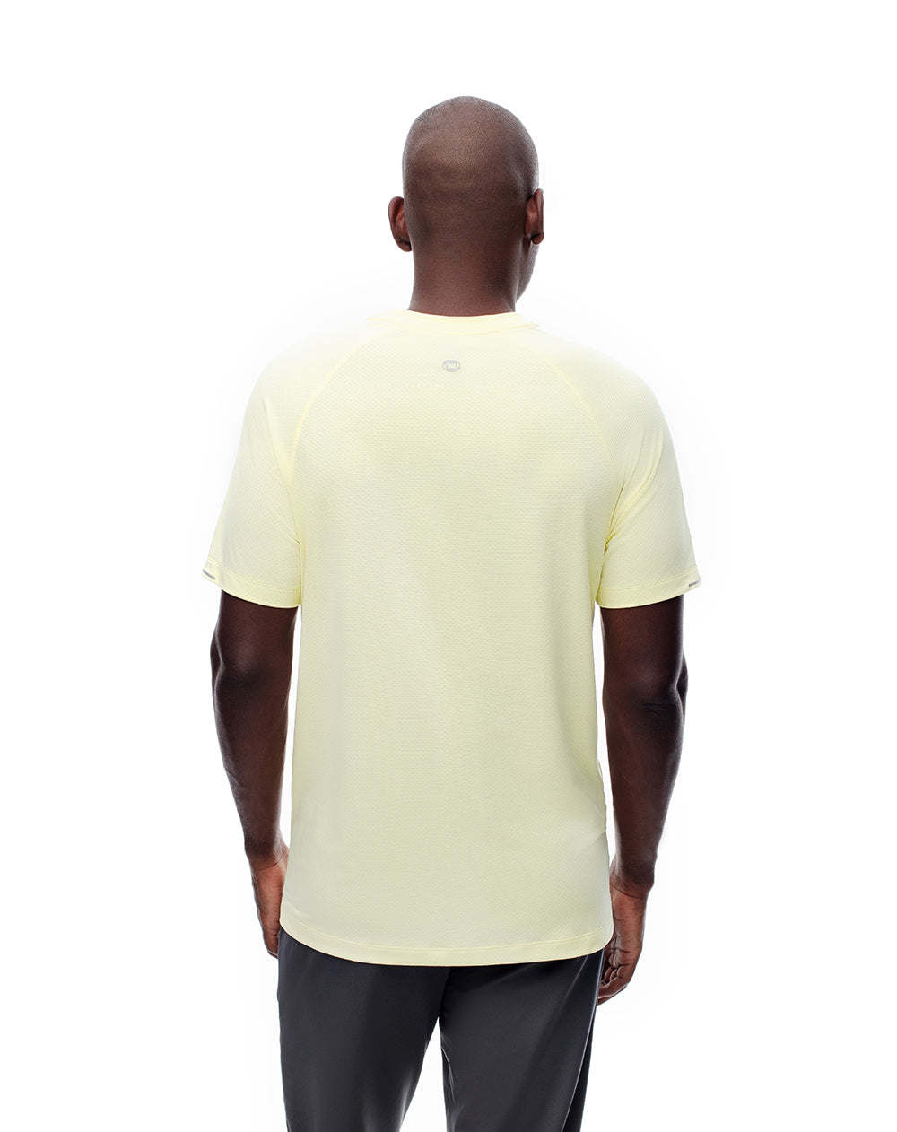 Camiseta deportiva control humedad amarilla hombre