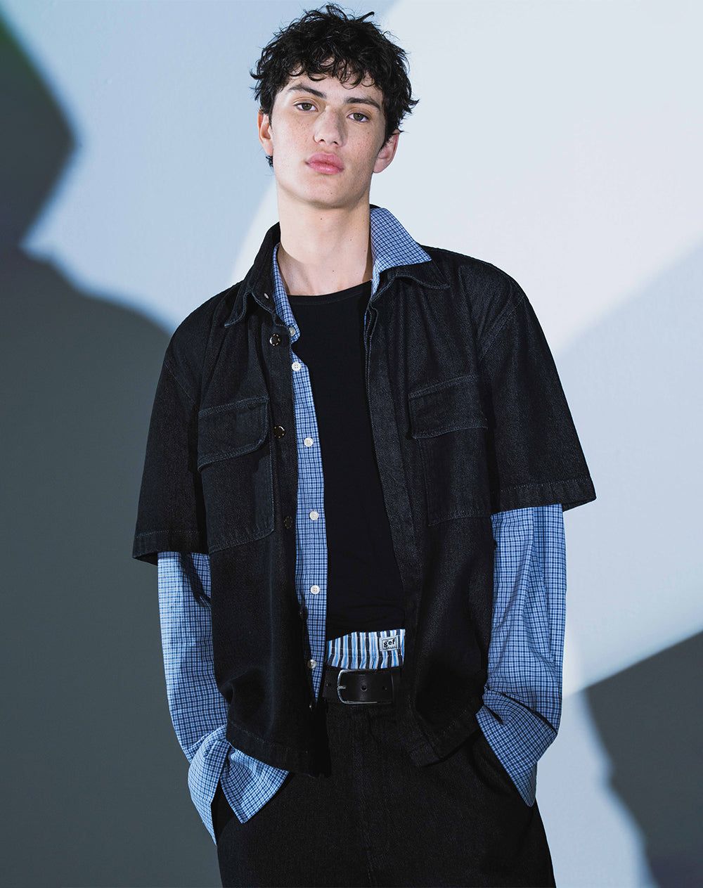 Camisa loose fit manga corta negra hombre