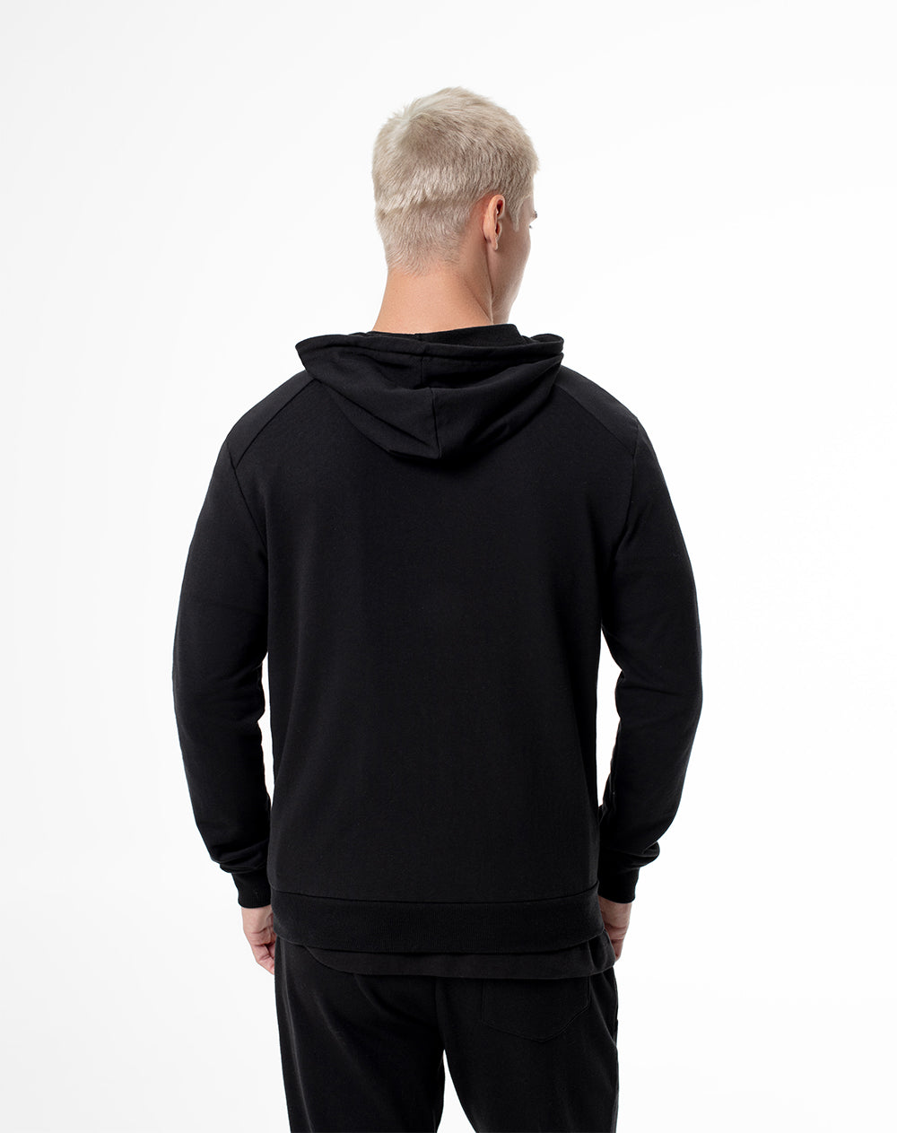 Chaqueta regular fit con capucha negra