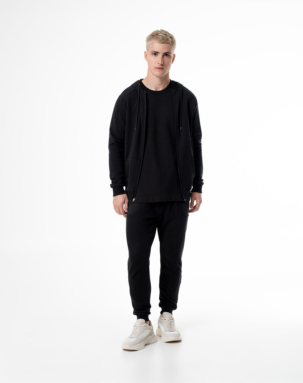 Chaqueta regular fit con capucha negra