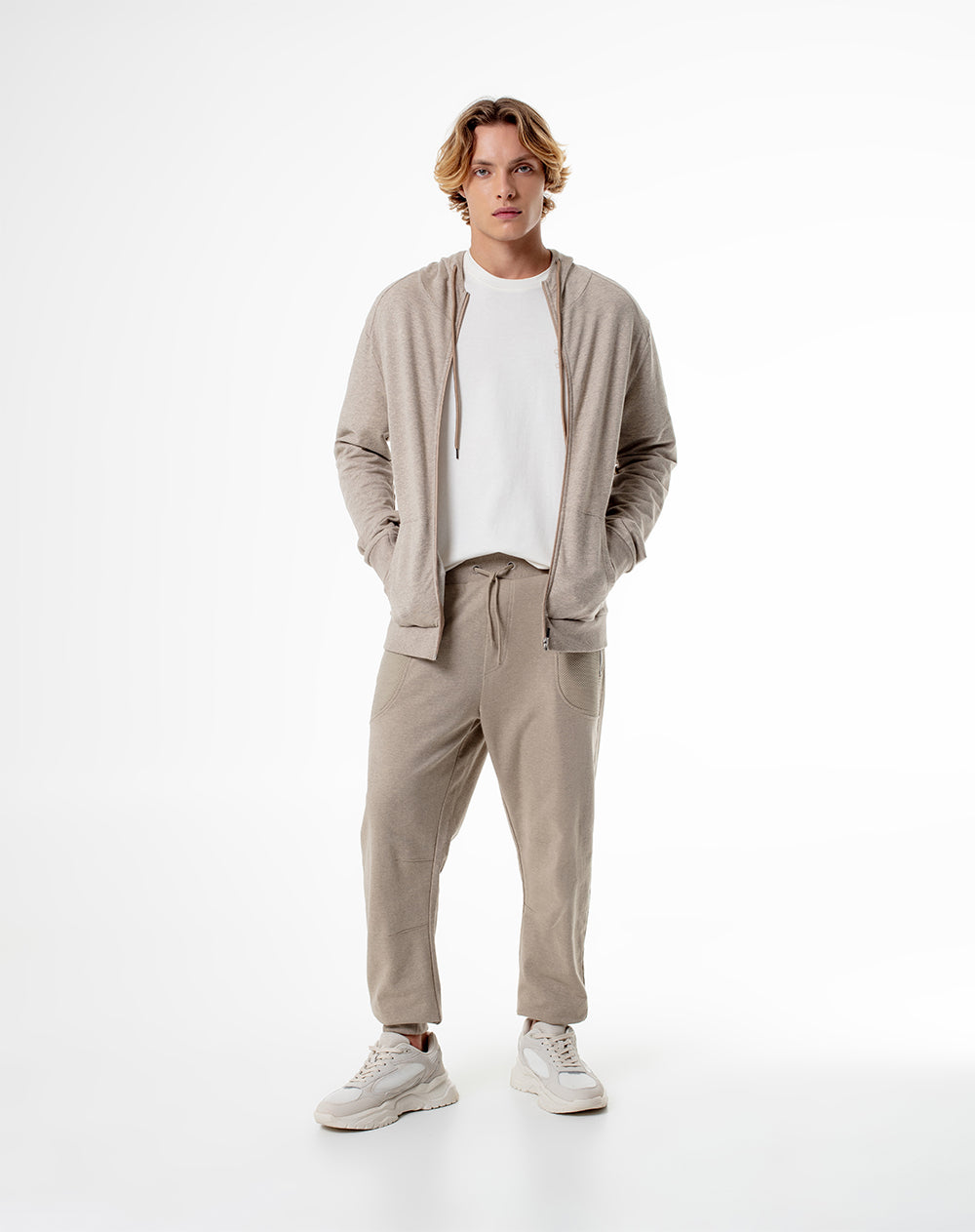 Jogger regular habano hombre
