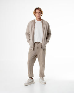 Jogger regular habano hombre