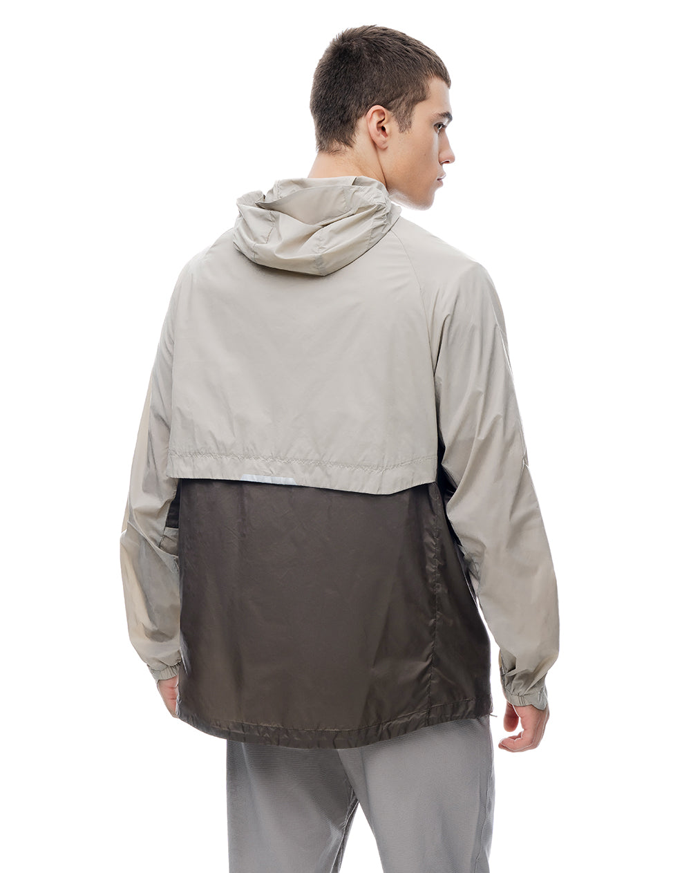 Chaqueta regular rompevientos taupe bloques hombre