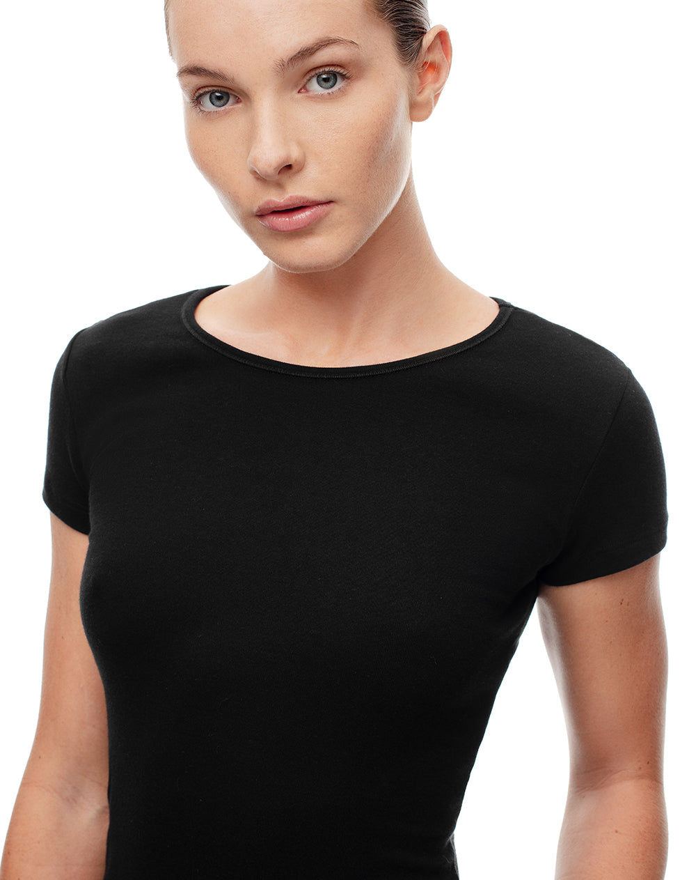 Camiseta Slim Fit Manga Corta Negra para Mujer | Gef, image size:1000x1263