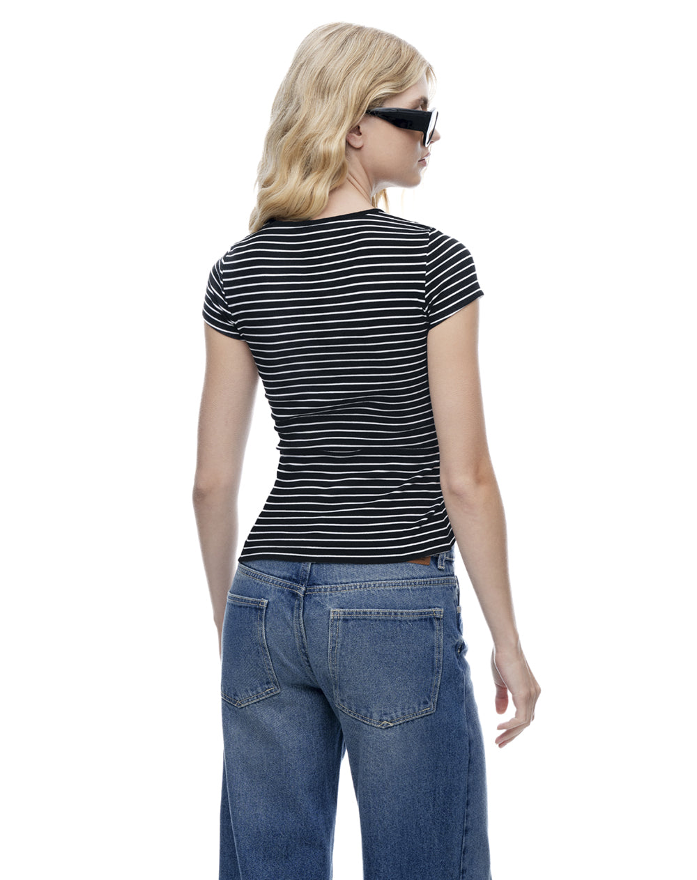 Camiseta slim fit manga corta negra rayas