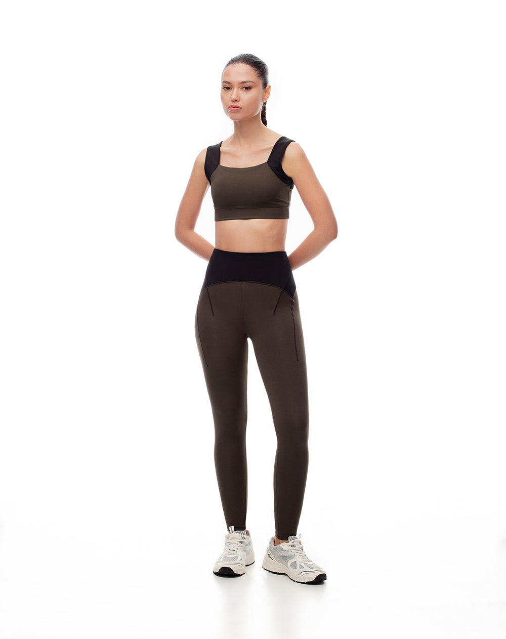 Pantalón fitted fit tiro alto chocolate