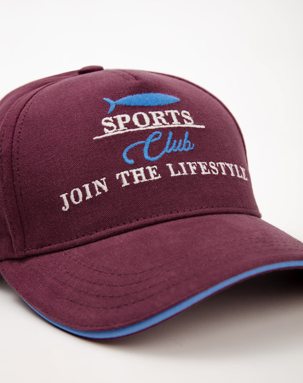 Gorra bordada vinotinto