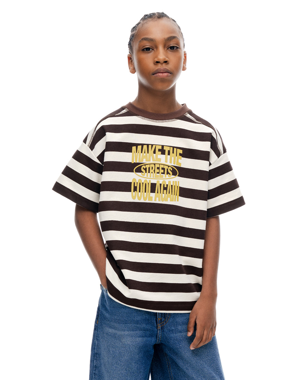 Camiseta regular manga corta café rayas niño