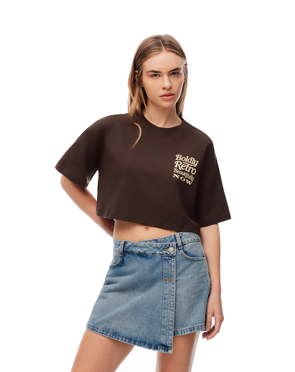 Camiseta crop algodón chocolate estampada mujer