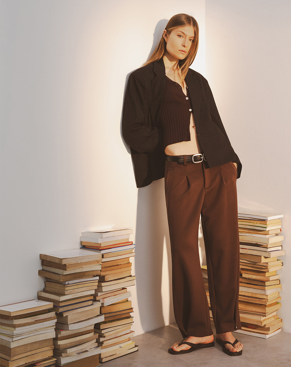 Pantalón loose tiro medio chocolate mujer
