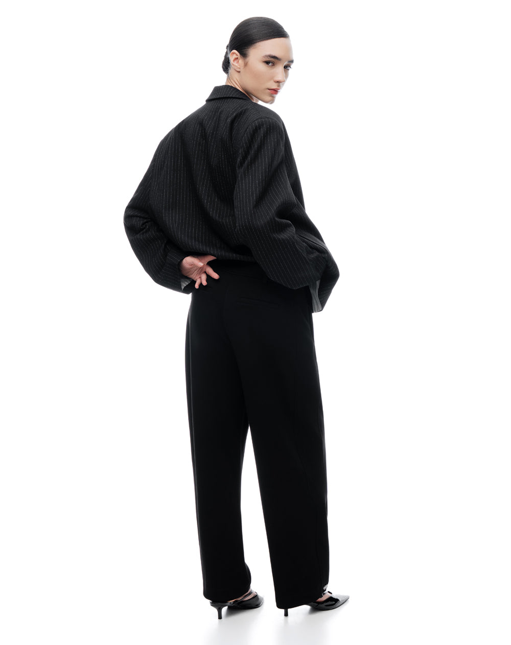 Pantalón loose tiro medio negro mujer