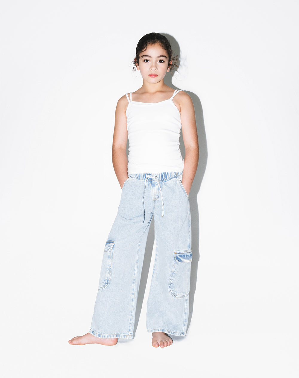 Jean cargo wide leg tiro alto índigo claro niña
