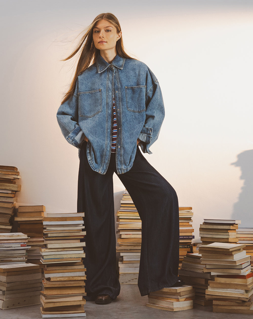 Jean wide leg tiro medio índigo oscuro mujer