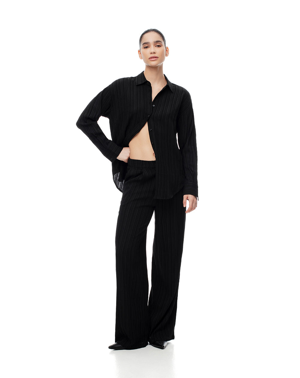 Pantalón wide leg tiro medio pliegues delanteros negro para mujer
