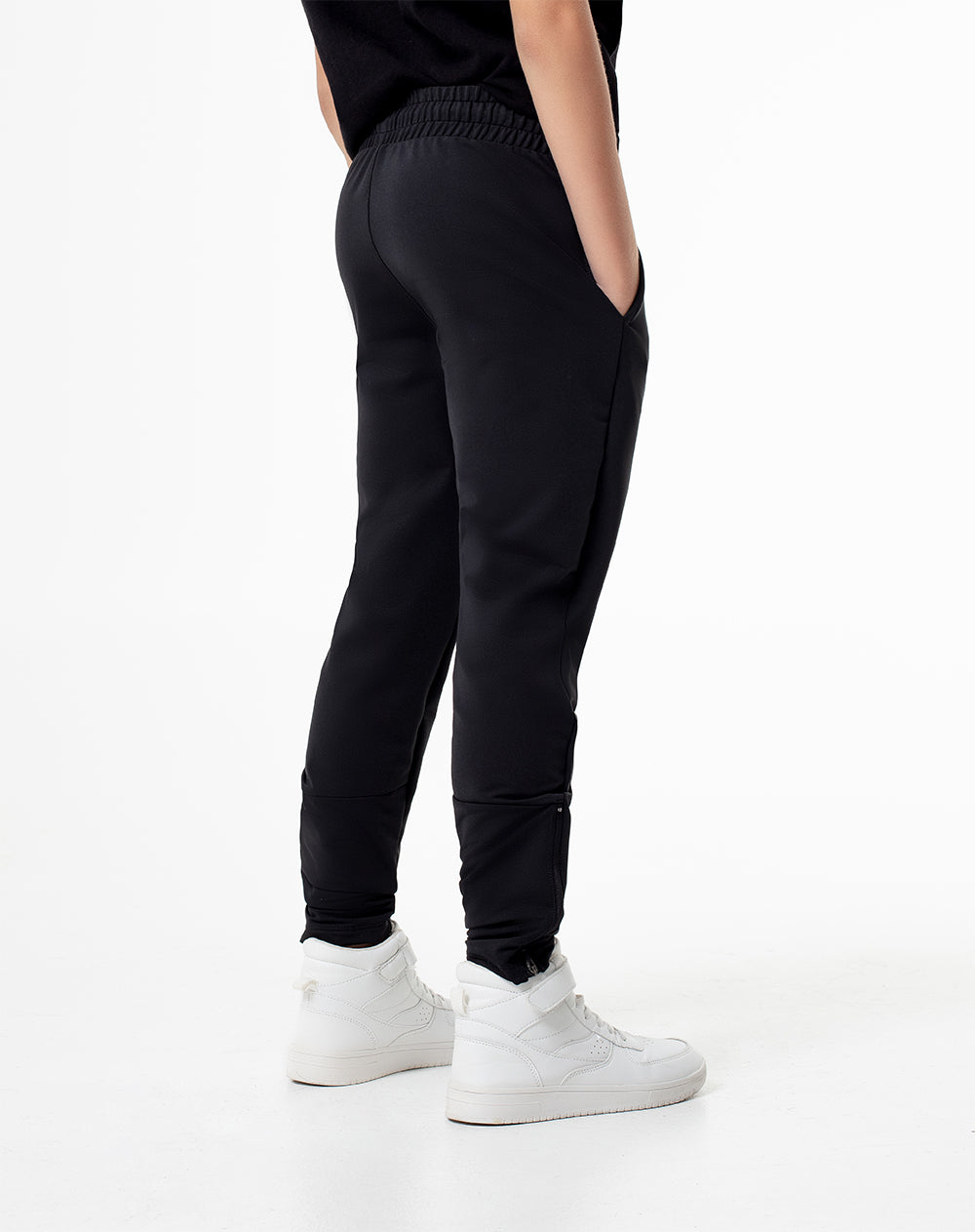 Pantalón tipo jogger negro niño