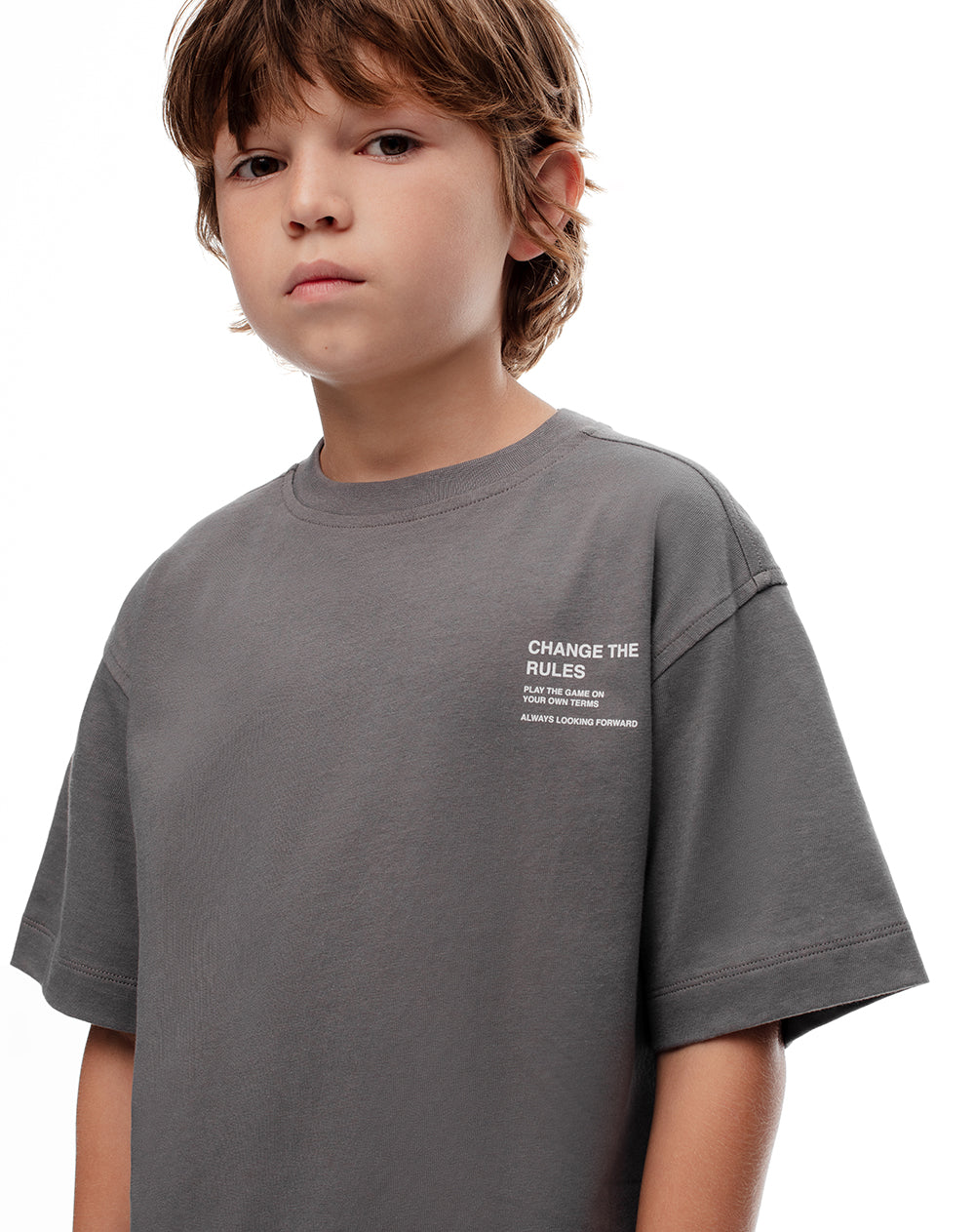 Conjunto camiseta + bermuda gris niño