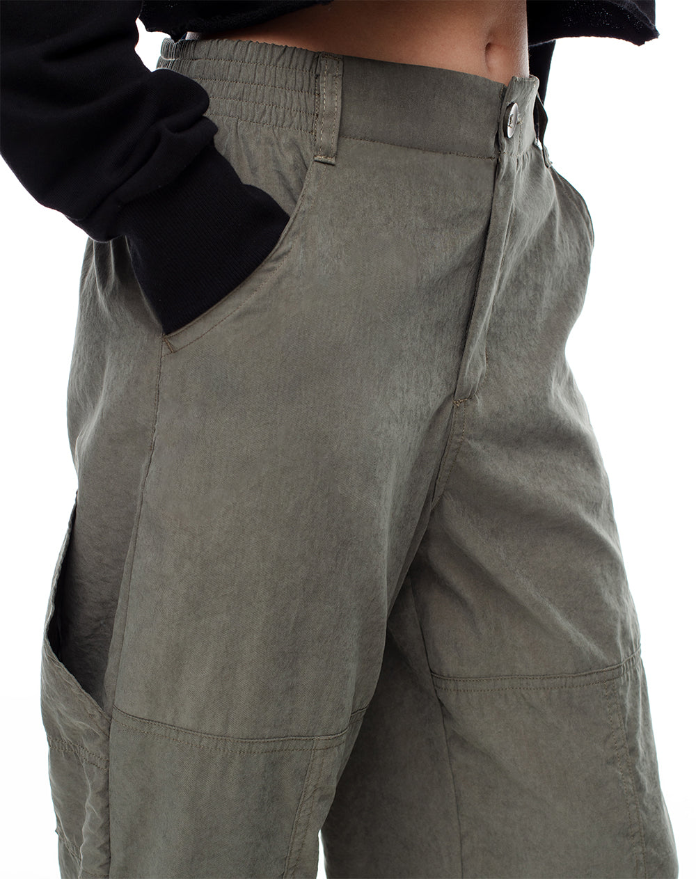Pantalón parachute tiro medio elástico en cintura verde para mujer