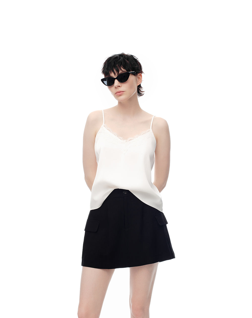 Falda short tiro alto bolsillos laterales negra para mujer
