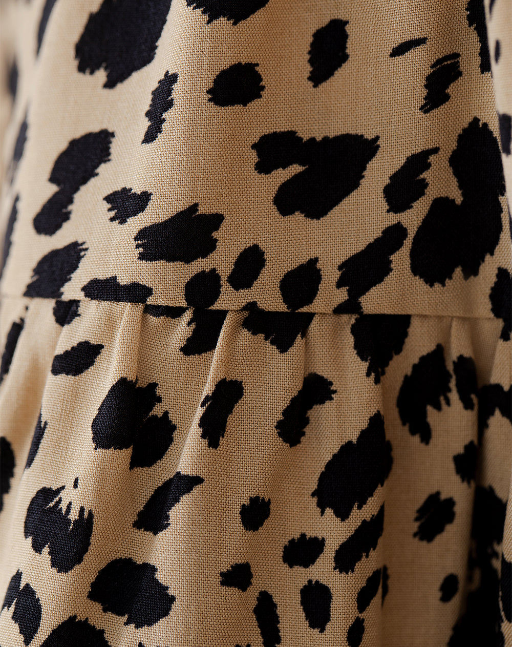 Falda tiro medio capas estampada niña