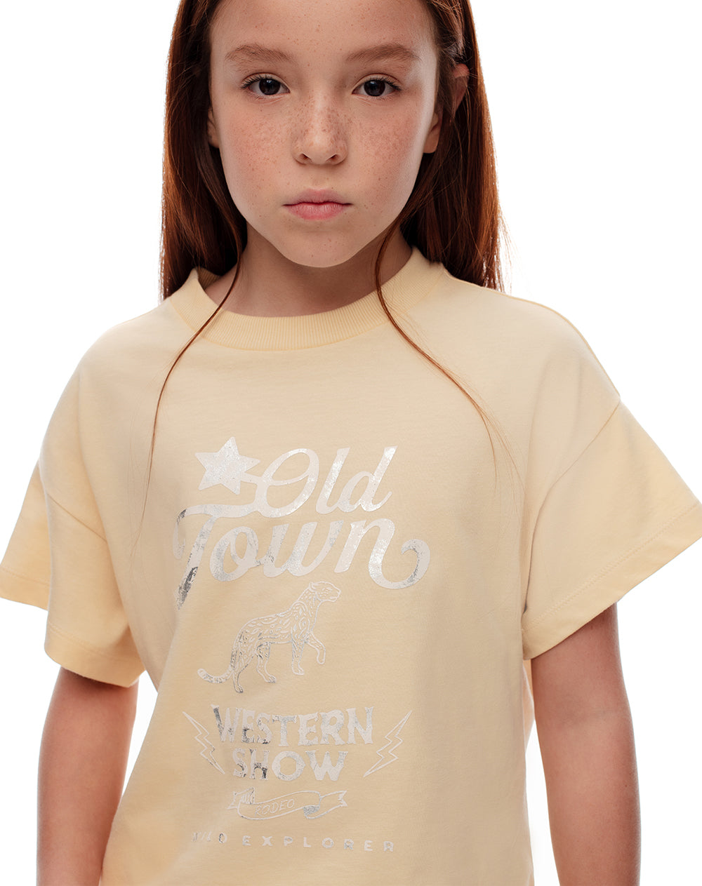 Camiseta regular algodón amarilla estampada niña