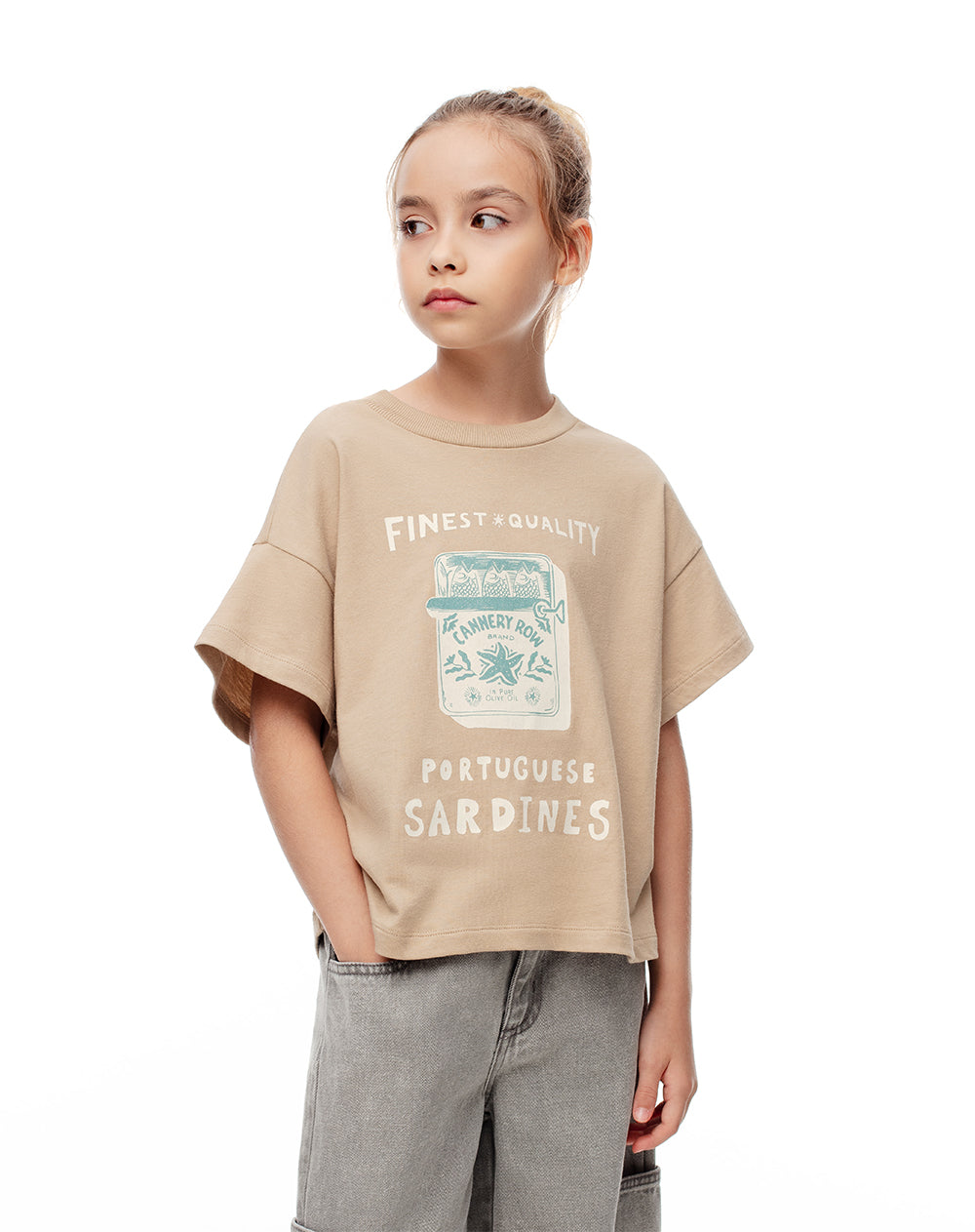 Camiseta regular algodón caqui estamada niña