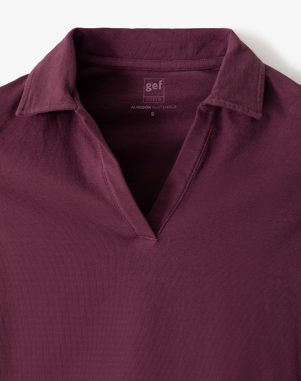 Camiseta slim fit manga corta vino tinto