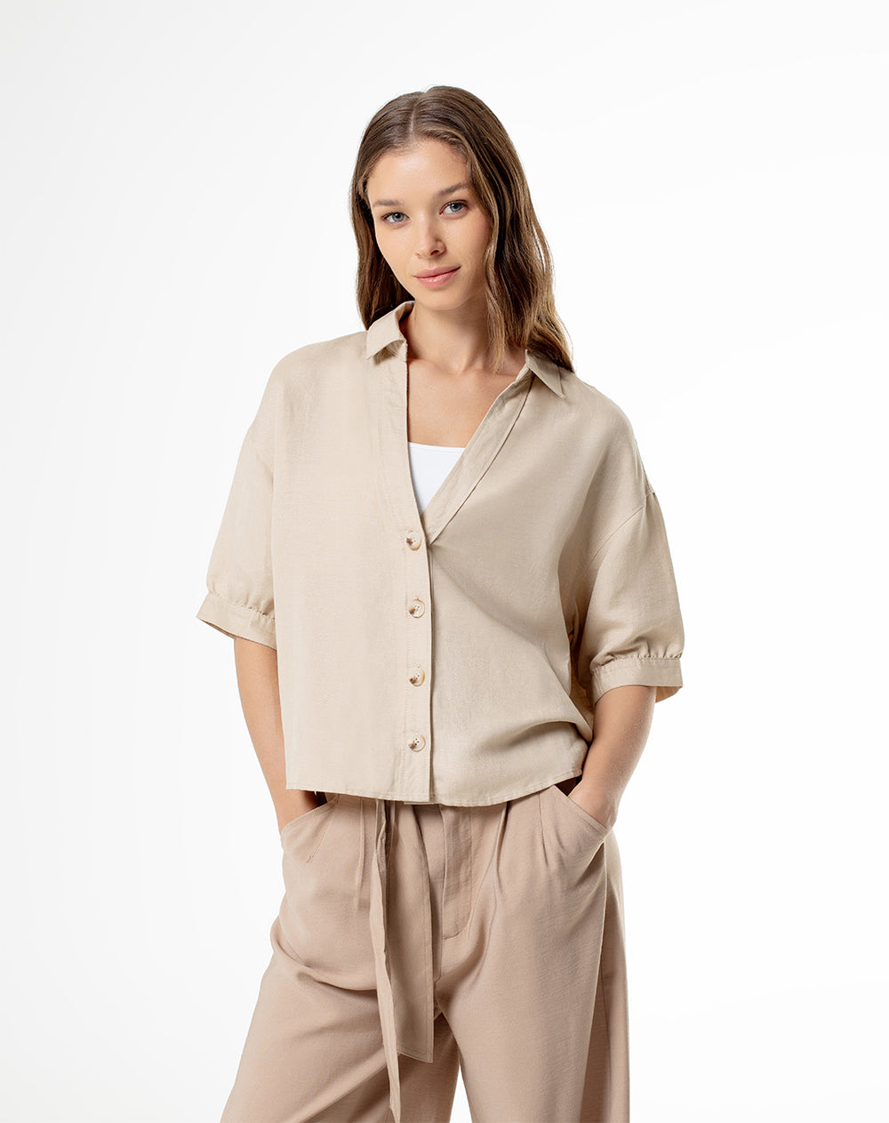 Camisa Relaxed Fit Manga Corta Caqui Mujer Estilo Casual y Confortable