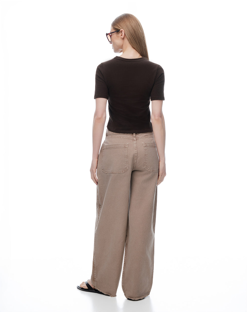 Pantalón wide leg tiro medio en drill café mujer