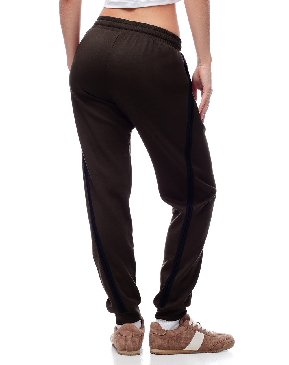 Jogger tiro medio chocolate mujer