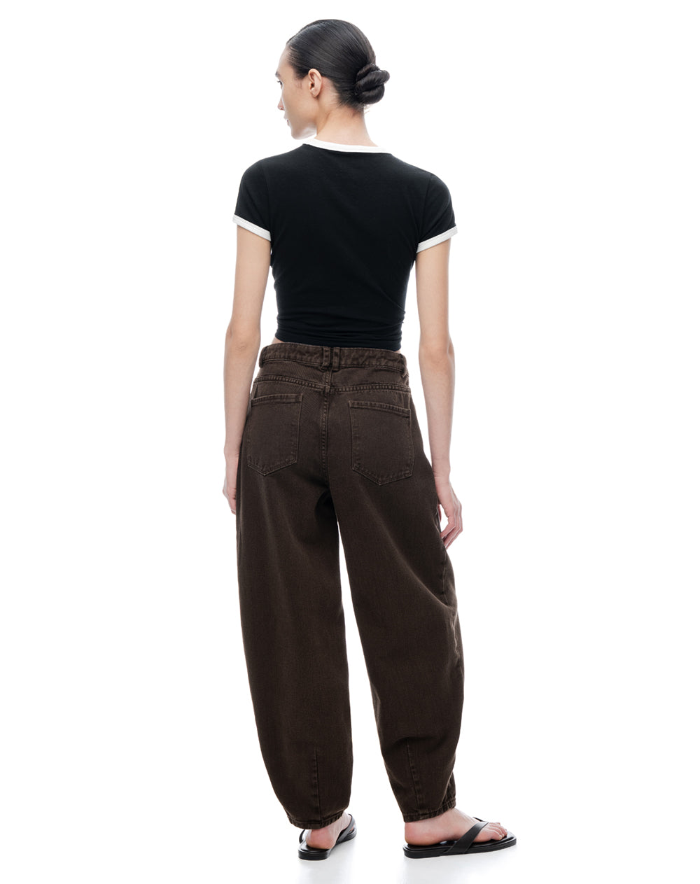 Jean carrot tiro medio chocolate mujer