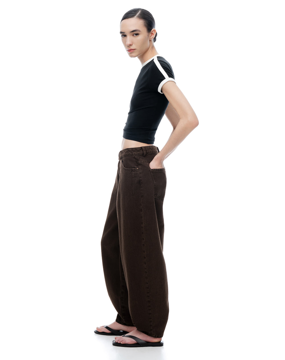 Jean carrot tiro medio chocolate mujer